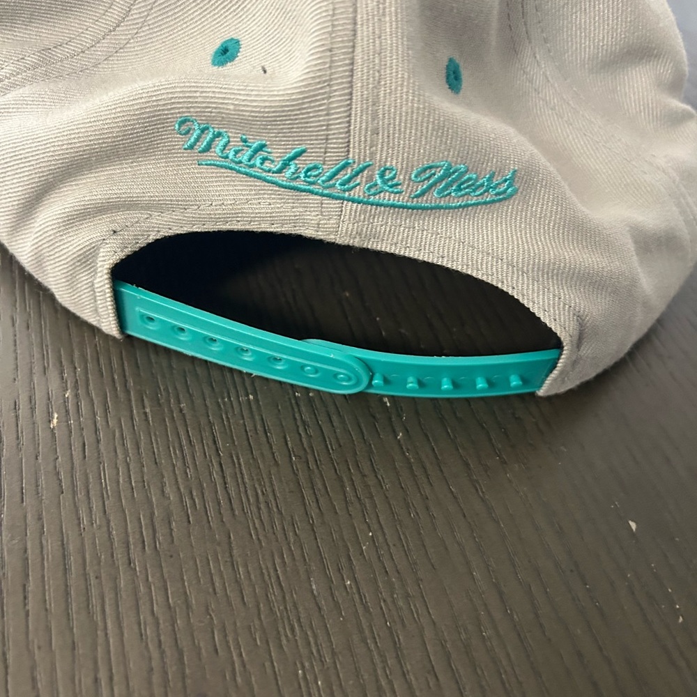 Basketball hat - Picture 2 of 2